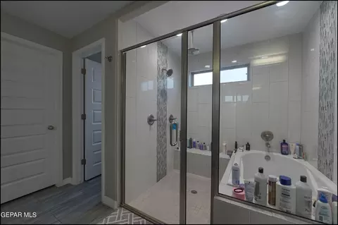 Bath - 7357 Skyrocket Dr, El Paso, TX 79911 photo 3 of 5