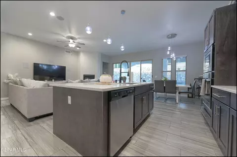 Kitchen - 7357 Skyrocket Dr, El Paso, TX 79911 photo 6 of 8