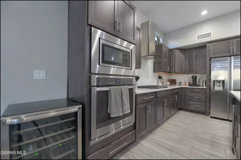 Kitchen - 7357 Skyrocket Dr, El Paso, TX 79911 photo 2 of 8
