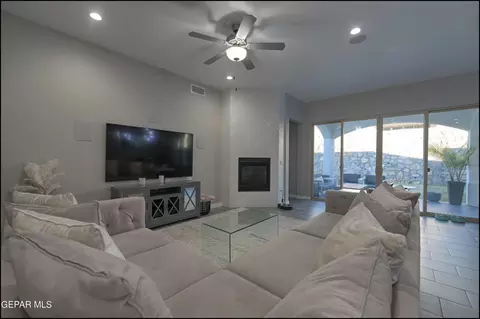 Living - 7357 Skyrocket Dr, El Paso, TX 79911 photo 4 of 5