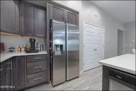 Kitchen - 7357 Skyrocket Dr, El Paso, TX 79911 photo 5 of 8