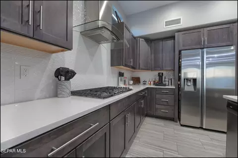Kitchen - 7357 Skyrocket Dr, El Paso, TX 79911 photo 3 of 8