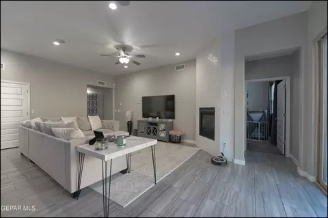 Living - 7357 Skyrocket Dr, El Paso, TX 79911 photo 3 of 5