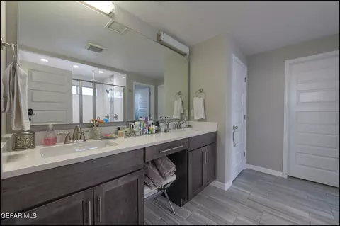 Bath - 7357 Skyrocket Dr, El Paso, TX 79911 photo 2 of 5