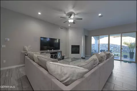 Living - 7357 Skyrocket Dr, El Paso, TX 79911 photo 5 of 5