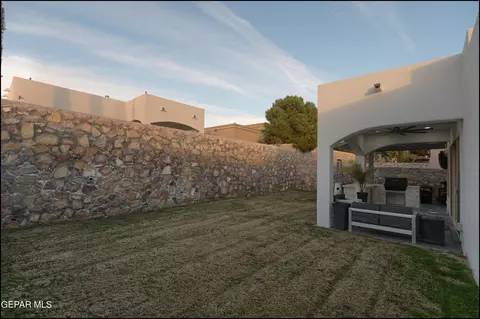 Exterior - 7357 Skyrocket Dr, El Paso, TX 79911 photo 6 of 9