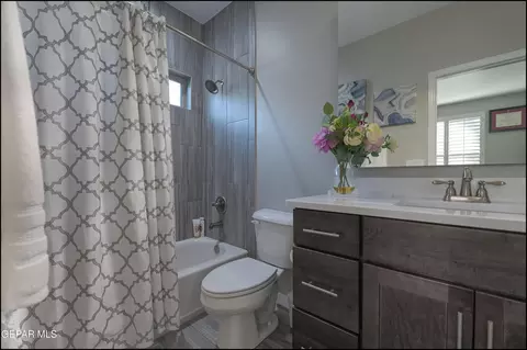 Bath - 7357 Skyrocket Dr, El Paso, TX 79911 photo 4 of 5