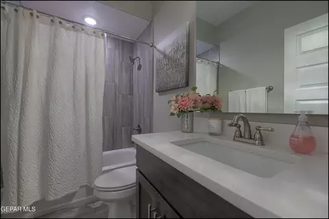 Bath - 7357 Skyrocket Dr, El Paso, TX 79911 photo 5 of 5
