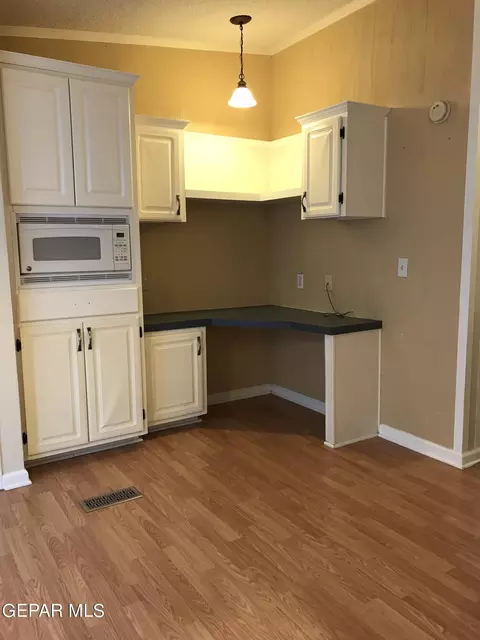 Kitchen - 446 San Andres Dr, Anthony, NM 88021 photo 6 of 7