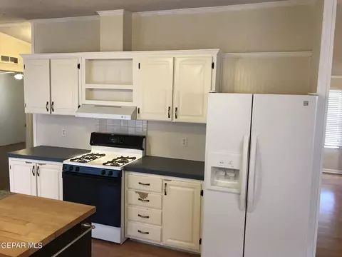 Kitchen - 446 San Andres Dr, Anthony, NM 88021 photo 2 of 7