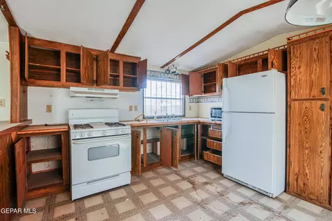 Kitchen - 446 San Andres Dr, Anthony, NM 88021 photo 7 of 7