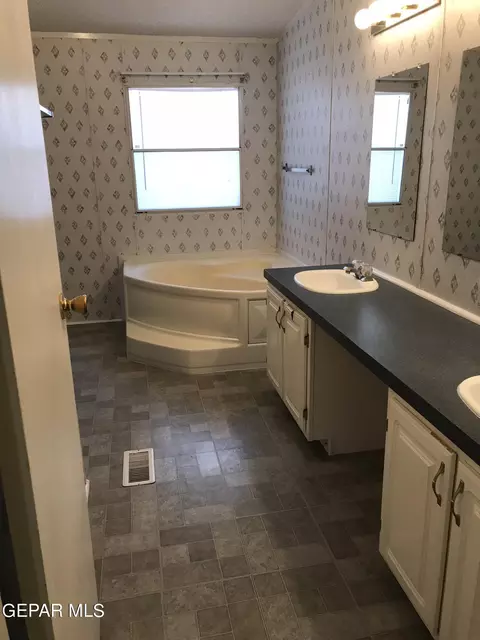 Bath - 446 San Andres Dr, Anthony, NM 88021 photo 6 of 13