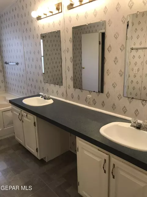 Bath - 446 San Andres Dr, Anthony, NM 88021 photo 5 of 13