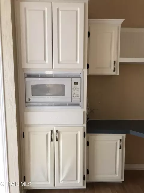 Kitchen - 446 San Andres Dr, Anthony, NM 88021 photo 5 of 7