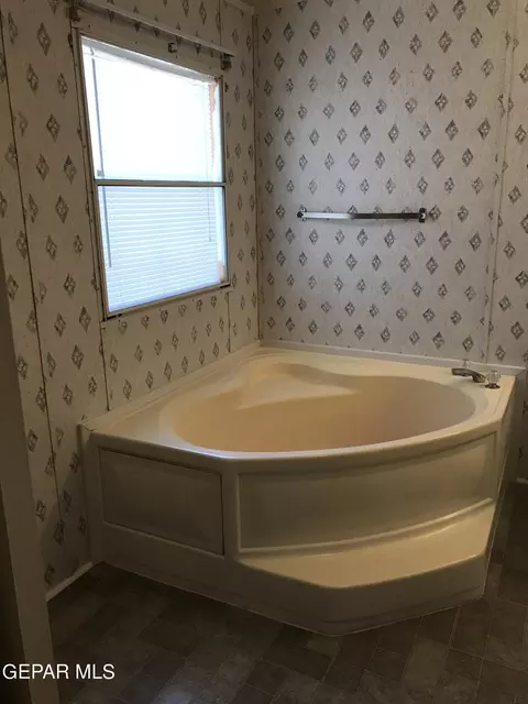 Bath - 446 San Andres Dr, Anthony, NM 88021 photo 7 of 13