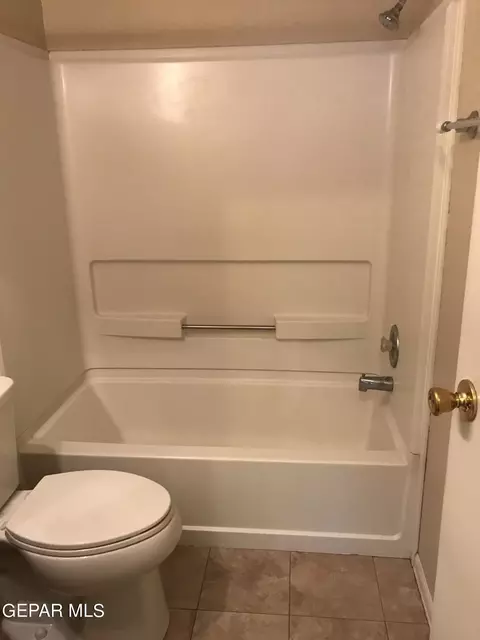 Bath - 446 San Andres Dr, Anthony, NM 88021 photo 2 of 13
