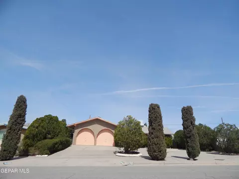 10469 Chinaberry Dr, El Paso, TX 79925
