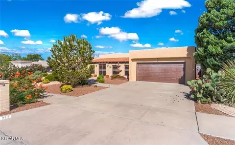 717 Cresta Mira Dr, El Paso, TX 79912