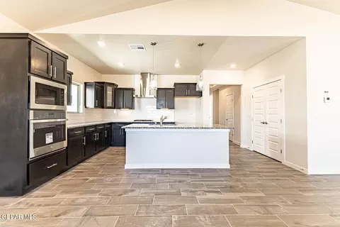 Kitchen - 3604 Pattern Pl, El Paso, TX 79938 photo 5 of 7