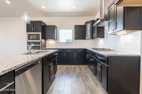 Kitchen - 3604 Pattern Pl, El Paso, TX 79938 photo 2 of 7