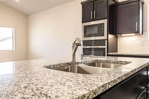 Kitchen - 3604 Pattern Pl, El Paso, TX 79938 photo 6 of 7
