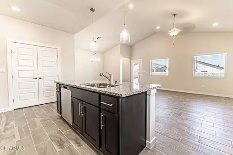 Kitchen - 3604 Pattern Pl, El Paso, TX 79938 photo 7 of 7
