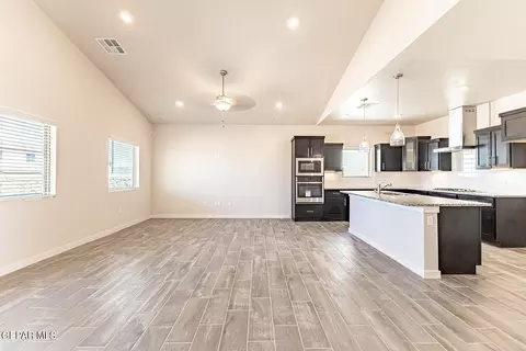 Kitchen - 3604 Pattern Pl, El Paso, TX 79938 photo 4 of 7