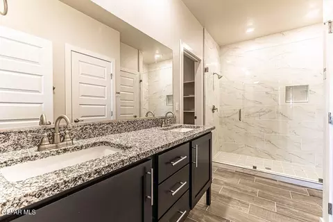 Bath - 3604 Pattern Pl, El Paso, TX 79938 photo 3 of 3