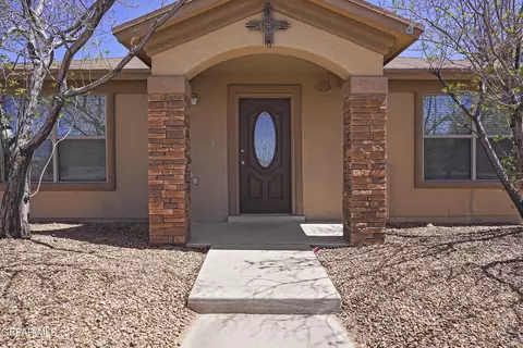 4048 Hueco Valley Dr, El Paso, TX 79938