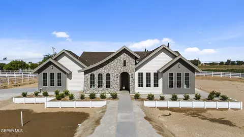 300 Roper Ln, Clint, TX 79836