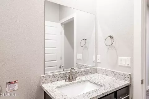Bath - 3612 Pattern Pl, El Paso, TX 79938 photo 7 of 10