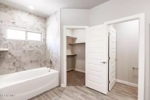 Bath - 3612 Pattern Pl, El Paso, TX 79938 photo 5 of 10