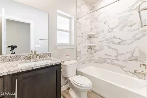 Bath - 3608 Pattern Pl, El Paso, TX 79938 photo 8 of 9