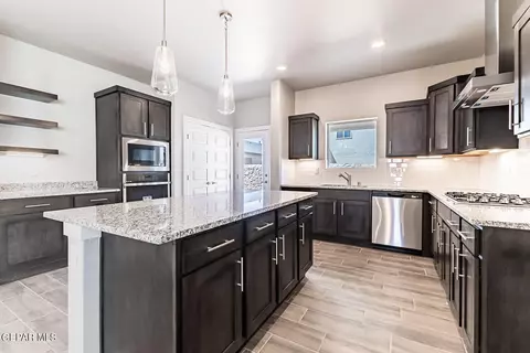Kitchen - 3608 Pattern Pl, El Paso, TX 79938 photo 3 of 4
