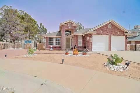 444 Cactus Bloom Ct, Horizon City, TX 79928