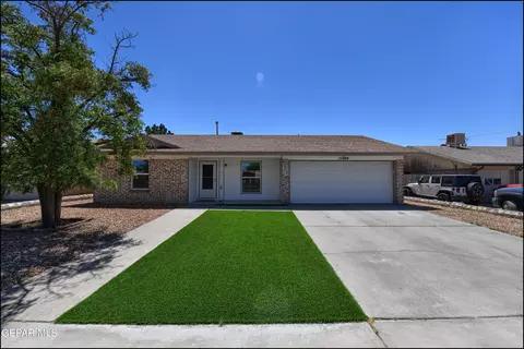 11404 Bunky Henry Ln, El Paso, TX 79936