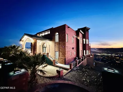 51 Sierra Crest Dr, El Paso, TX 79902