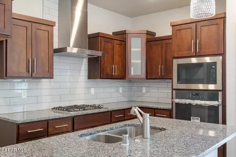 Kitchen - 3620 Pattern Pl, El Paso, TX 79938 photo 3 of 4