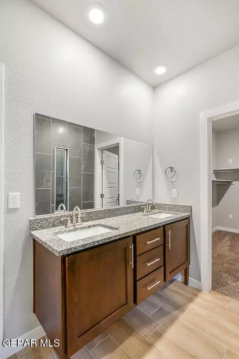 Bath - 3620 Pattern Pl, El Paso, TX 79938 photo 2 of 5