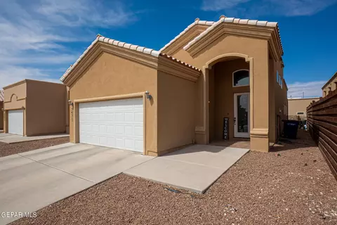 3633 Grand Bahamas Dr, El Paso, TX 79936
