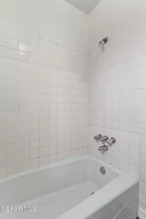Bath - 10433 Lambda Dr, El Paso, TX 79924 photo 5 of 6