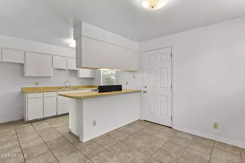 Kitchen - 10433 Lambda Dr, El Paso, TX 79924 photo 5 of 5