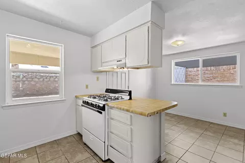 Kitchen - 10433 Lambda Dr, El Paso, TX 79924 photo 1 of 5
