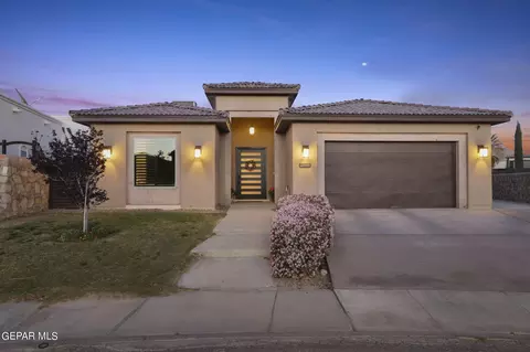 2104 Hacienda Roja Dr, Sunland Park, NM 88063