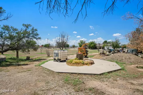 9401 N North Loop Dr, El Paso, TX 79907 photo 7