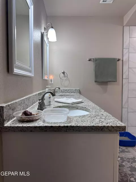 Bath - 1604 Poplar St, Anthony, TX 79821 photo 5 of 5