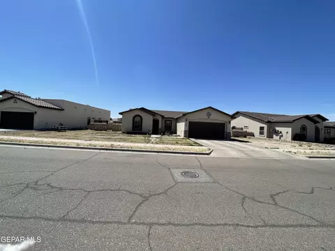1060 Chris Forbes Cir, Socorro, TX 79927