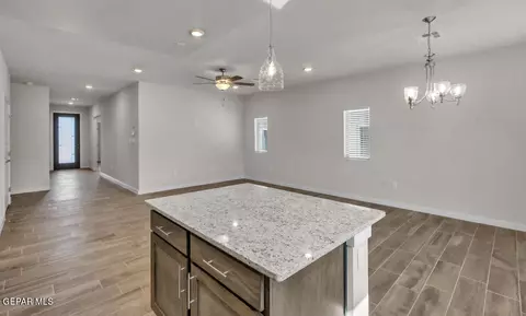 12657 Viendo Norte Dr, El Paso, TX 79934