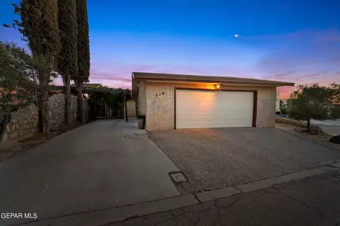 319 Golf View Ln, El Paso, TX 79928