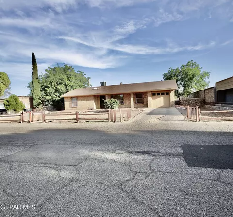 212 Serrana Dr, El Paso, TX 79932